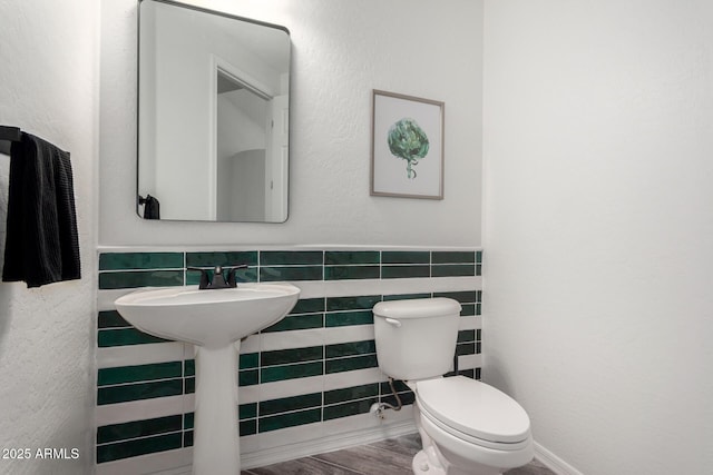 723 E Gemini Pl, Chandler, AZ 85249 - bathroom with toilet and tile walls