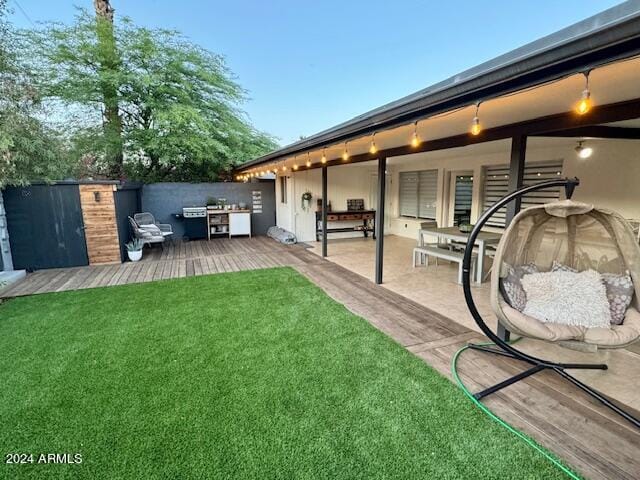 view of yard featuring a patio area