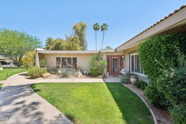 4800 N 68th St Unit 357, Scottsdale, AZ 85251 - view of front facade featuring a front yard and stucco siding