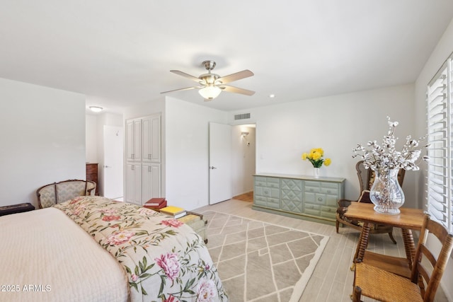 4800 N 68th St Unit 357, Scottsdale, AZ 85251 - bedroom with light wood-style floors, ceiling fan, and a closet