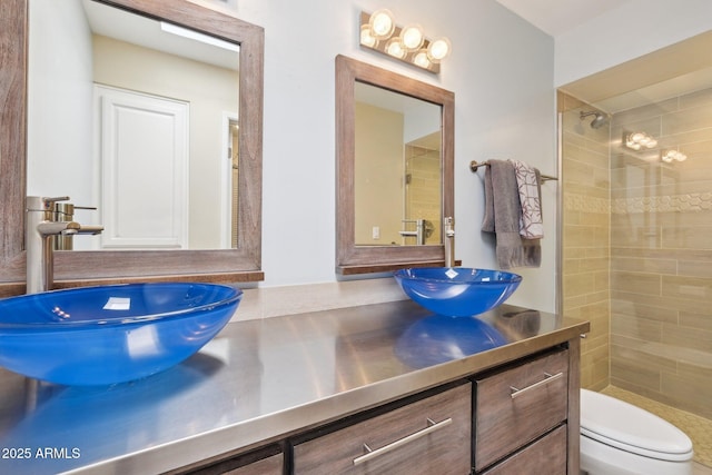 4800 N 68th St Unit 357, Scottsdale, AZ 85251 - bathroom with tiled shower, vanity, and toilet