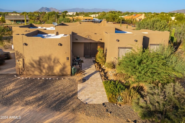 birds eye view of property featuring a mountain view