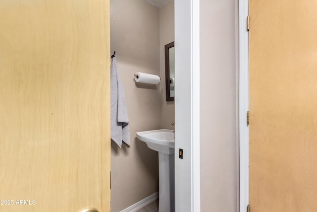 bathroom featuring sink