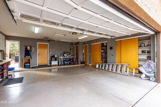 garage featuring ceiling fan