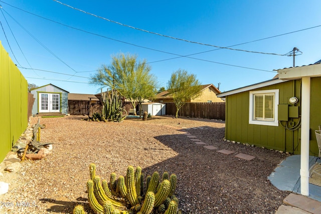 view of yard with a storage unit