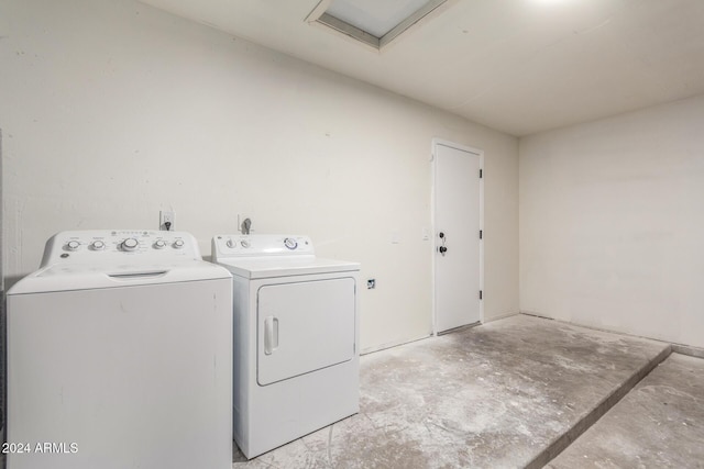 laundry area featuring washer and clothes dryer