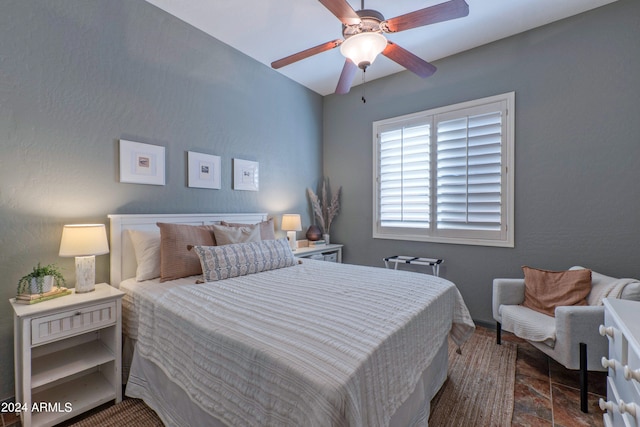 bedroom with ceiling fan