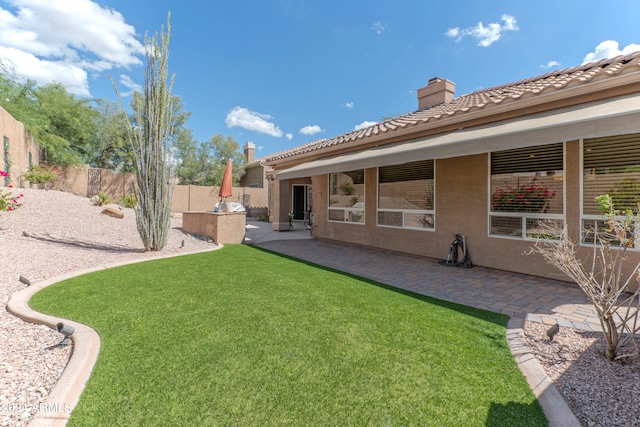 view of yard featuring a patio area