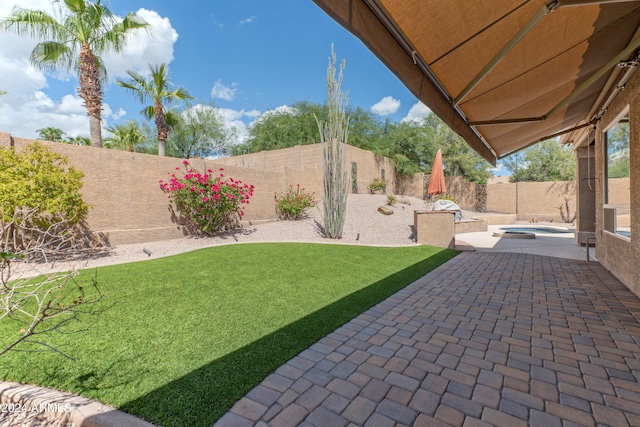 view of yard with a patio area