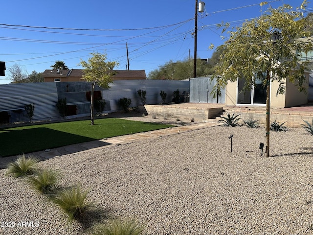 112 W Vogel Ave, Phoenix, AZ 85021 - view of yard with an outdoor structure