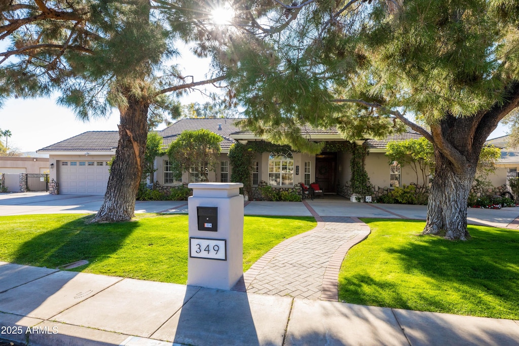 view of front facade with a garage and a front yard