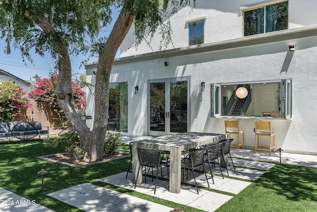 view of patio with outdoor dry bar and outdoor dining area