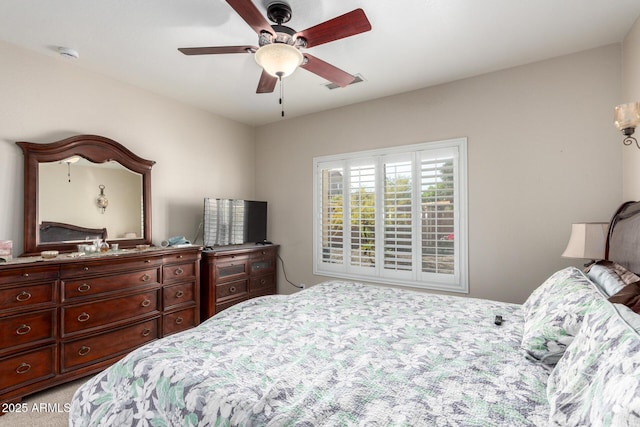 bedroom with ceiling fan