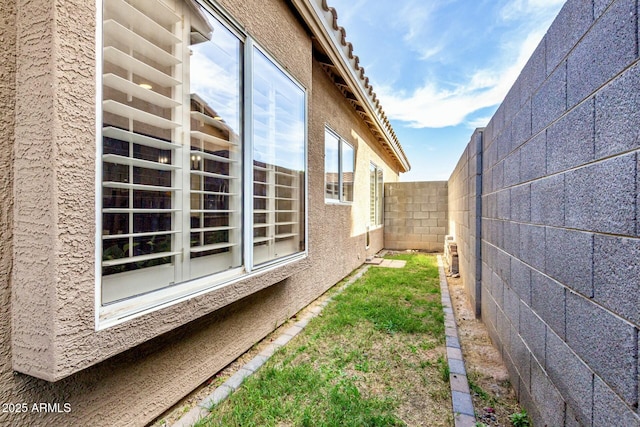 view of side of property featuring a fenced backyard