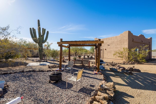 view of yard featuring a pergola