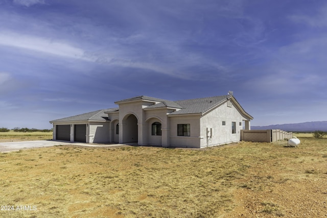 view of front facade with a garage and a front yard