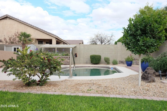 view of swimming pool with fence