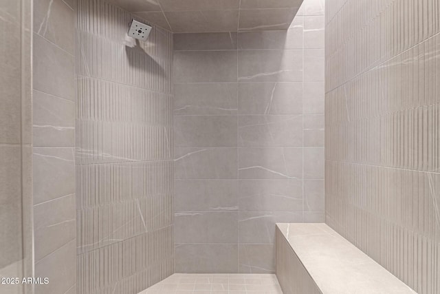 full bathroom featuring tiled shower