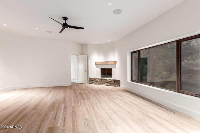 unfurnished living room featuring ceiling fan, recessed lighting, light wood-type flooring, and baseboards