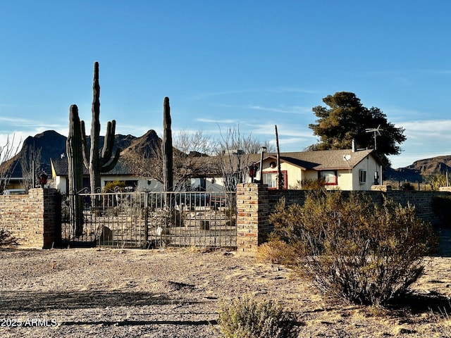 exterior space featuring a fenced front yard