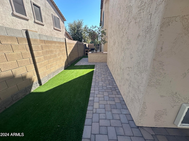 view of yard with a patio