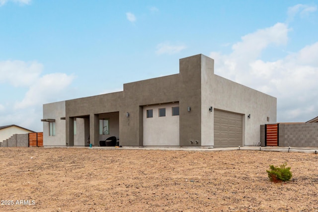 935 Calle Azul, Wickenburg, AZ 85390 - adobe home with fence and stucco siding