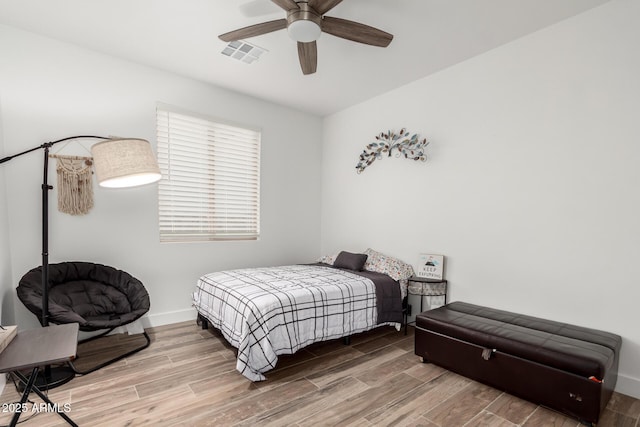 935 Calle Azul, Wickenburg, AZ 85390 - bedroom featuring a ceiling fan, wood finished floors, visible vents, and baseboards