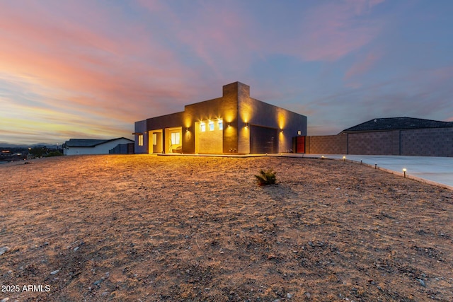 935 Calle Azul, Wickenburg, AZ 85390 - view of front of house featuring fence