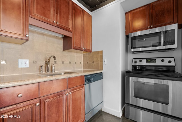 kitchen with decorative backsplash, baseboards, a sink, and appliances with stainless steel finishes