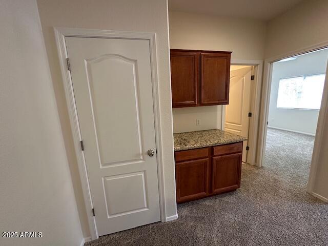 20985 N 81st Dr, Peoria, AZ 85382 - corridor featuring dark colored carpet