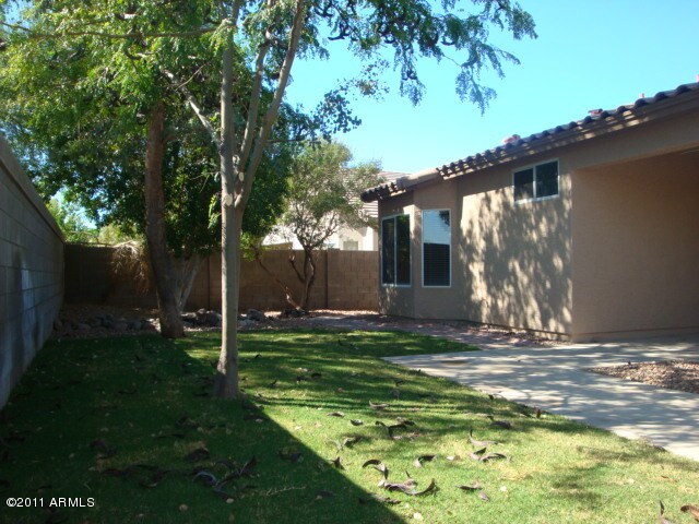 20985 N 81st Dr, Peoria, AZ 85382 - view of yard