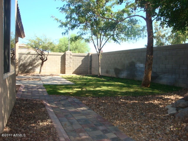 20985 N 81st Dr, Peoria, AZ 85382 - fenced backyard featuring a patio