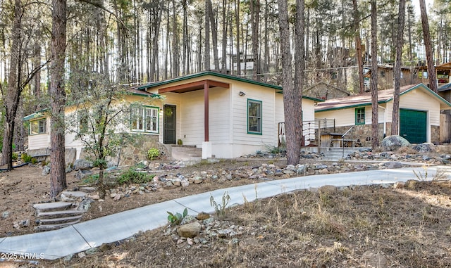 single story home featuring a garage