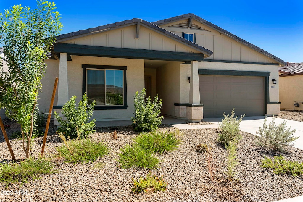 craftsman house featuring covered porch and a garage