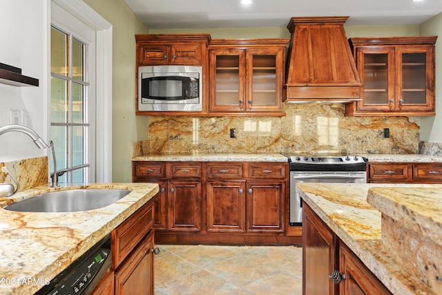 kitchen with tasteful backsplash, sink, stainless steel appliances, and custom range hood