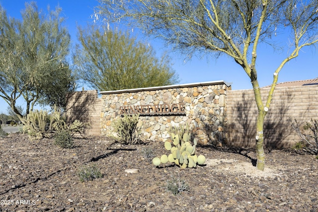 view of community / neighborhood sign