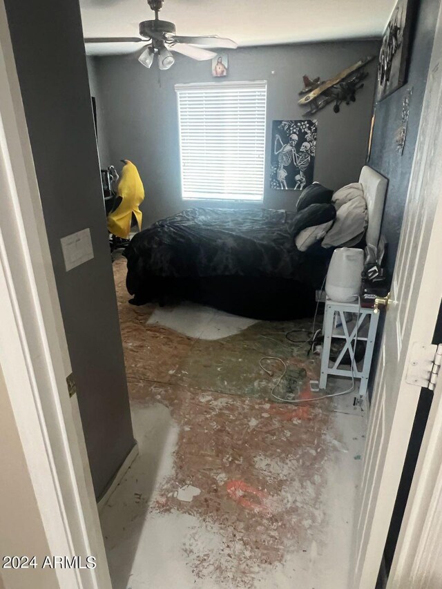 bedroom featuring ceiling fan