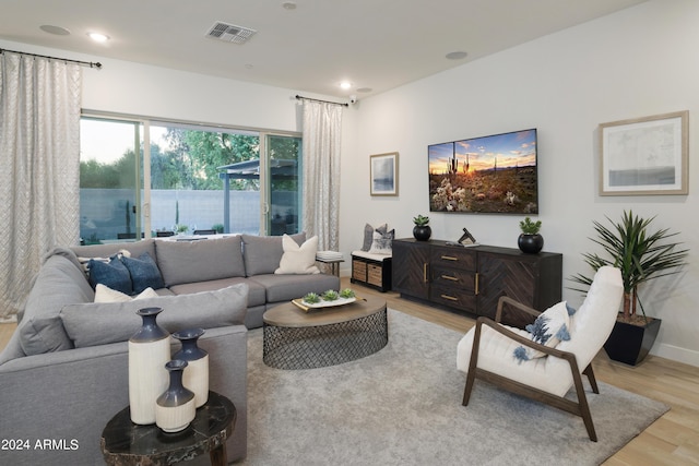 living room with visible vents, recessed lighting, baseboards, and light wood-style floors
