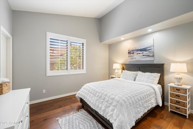 bedroom featuring lofted ceiling, baseboards, hardwood / wood-style floors, and recessed lighting