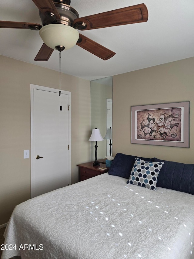 bedroom featuring ceiling fan