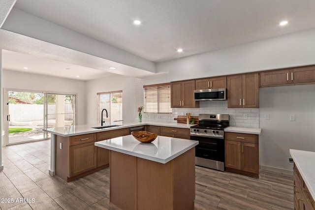 453 E Baylor Ln, Gilbert, AZ 85296 - kitchen with stainless steel appliances, a sink, a peninsula, dark wood-style flooring, and recessed lighting