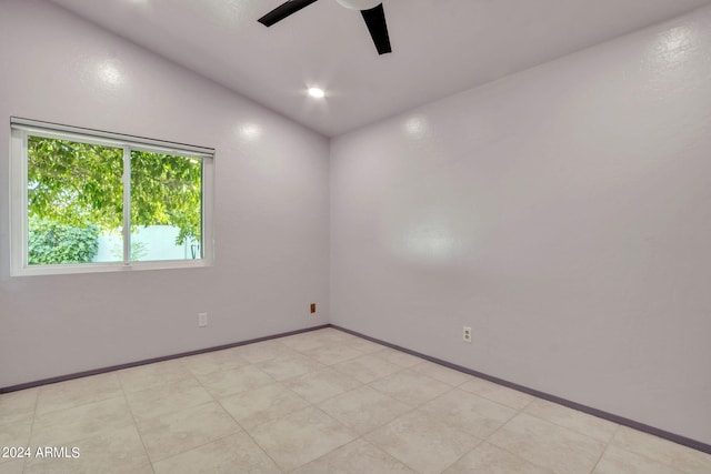 empty room featuring ceiling fan