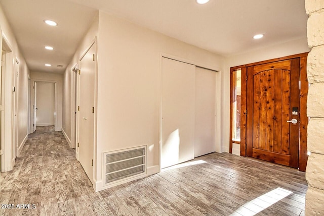 21 Hummingbird Cir, Sedona, AZ 86336 - foyer entrance featuring wood finished floors and recessed lighting