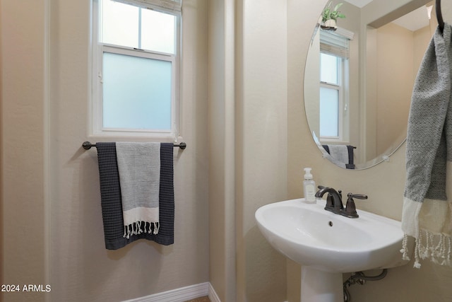 bathroom featuring sink