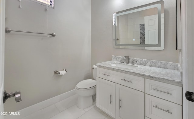 9551 E Redfield Rd Unit 1061, Scottsdale, AZ 85260 - bathroom featuring toilet, vanity, baseboards, a shower with curtain, and tile patterned floors