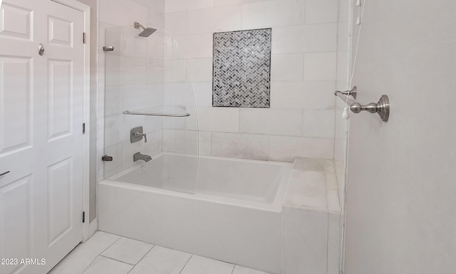 9551 E Redfield Rd Unit 1061, Scottsdale, AZ 85260 - bathroom featuring tile patterned flooring and bathing tub / shower combination