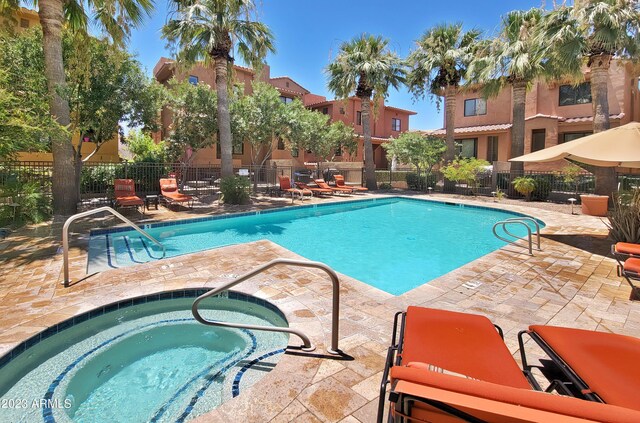 9551 E Redfield Rd Unit 1061, Scottsdale, AZ 85260 - community pool with a community hot tub, a patio, and fence