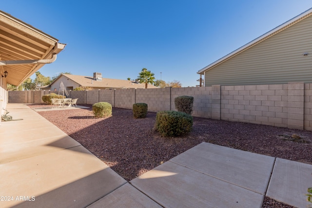 view of yard with a patio area