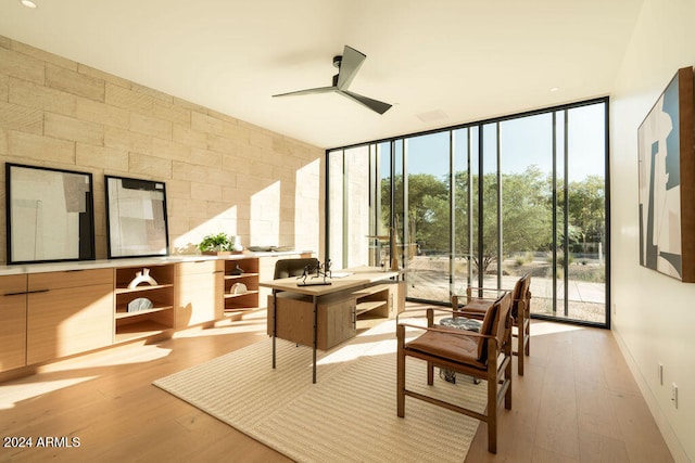 sunroom / solarium featuring ceiling fan