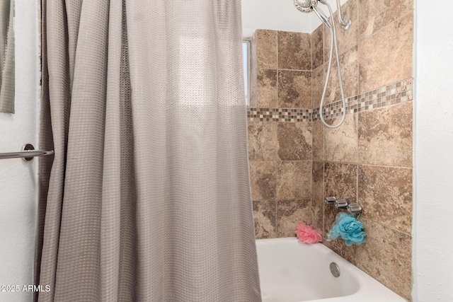 5044 N 18th Ave, Phoenix, AZ 85015 - bathroom featuring shower / tub combo